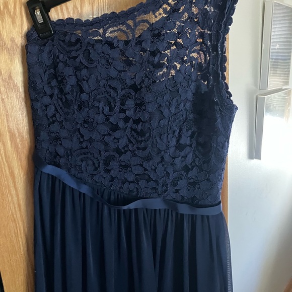 David’s Bridal elegant lace bodice one shoulder Bridesmaid cocktail gown. 10 12 - Picture 3 of 11